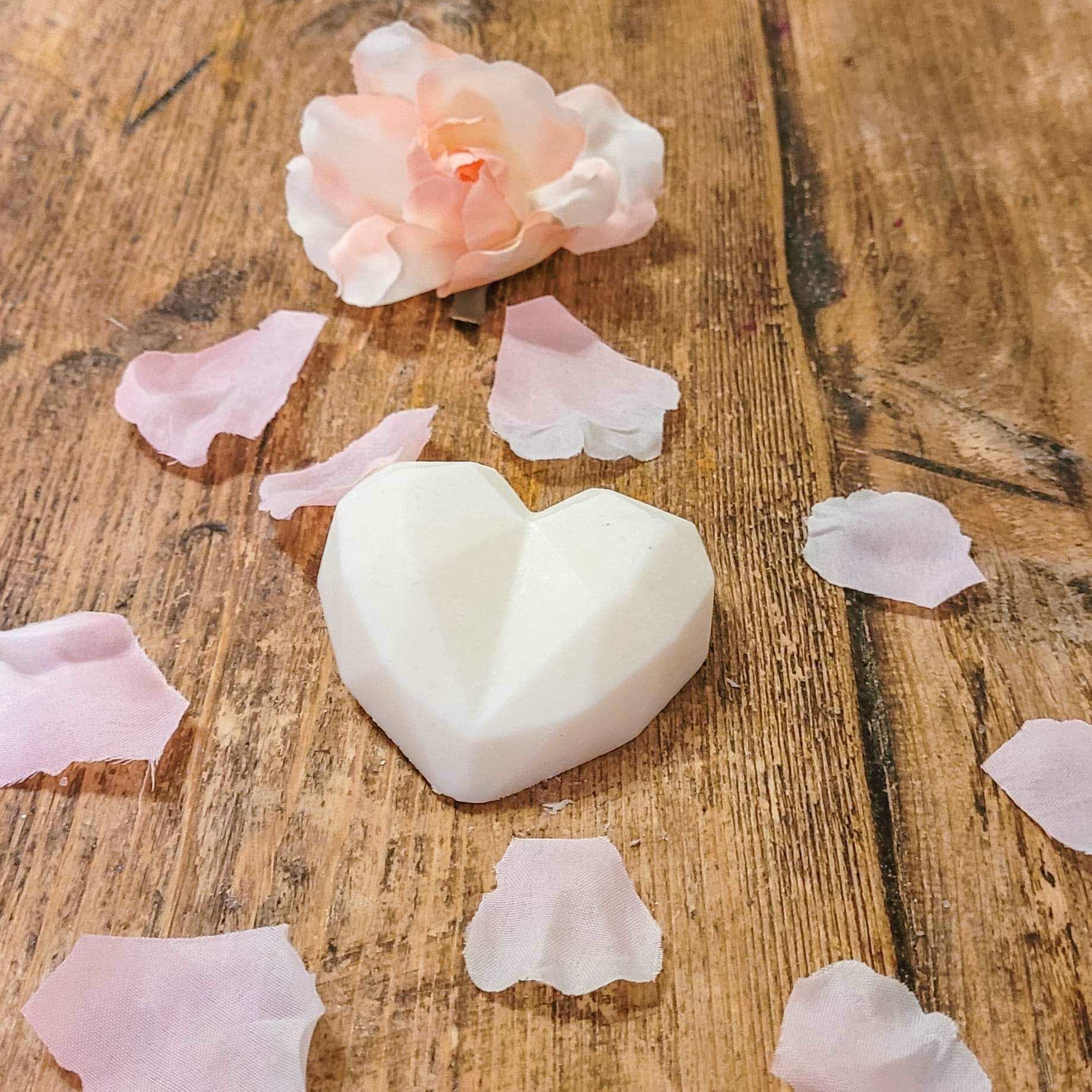 Large Geometric heart melt / wedding favours - The Cornish Scent Company